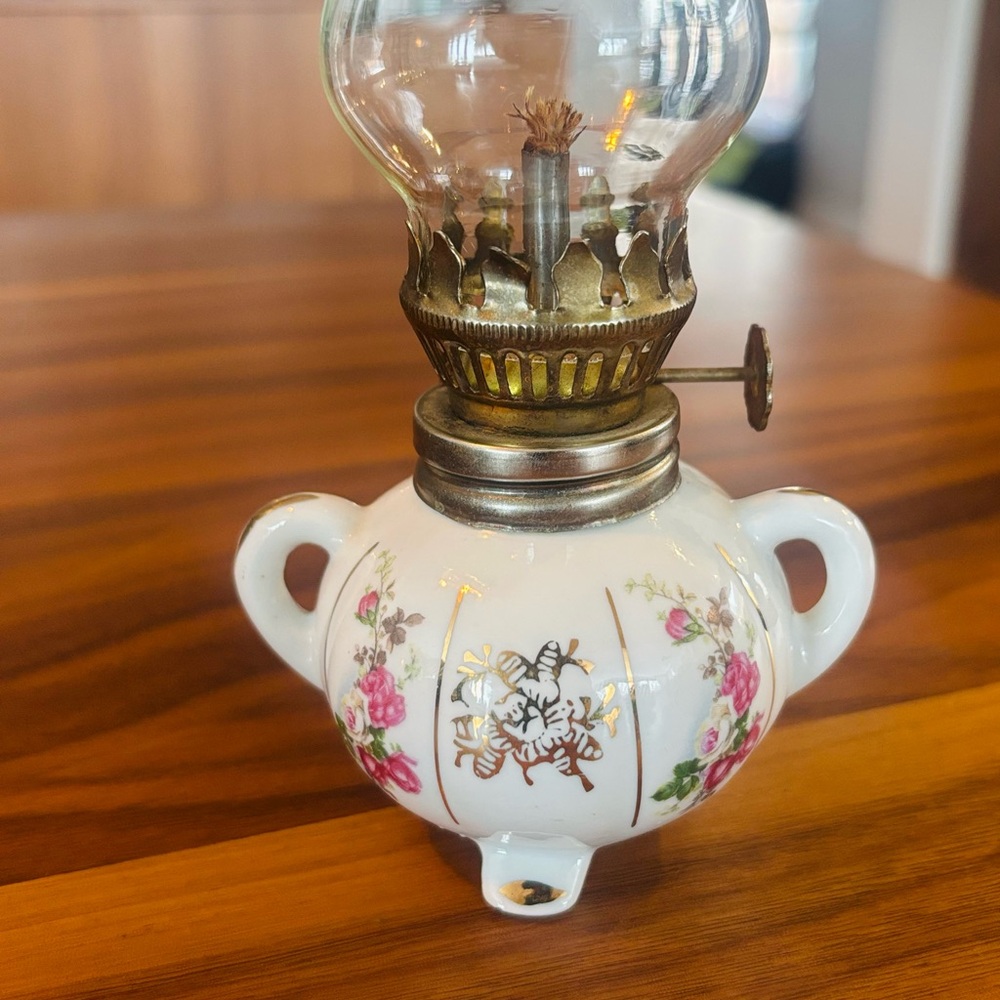 Vintage Miniature Oil Lamp – Likely 1960s–1980s - Picture 3 of 12